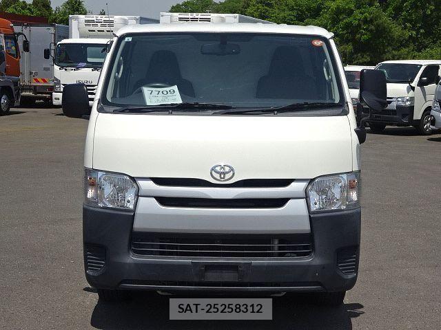 Toyota HIACE VAN 2017-08 7219334-1