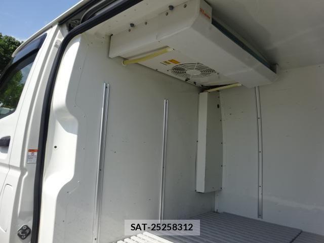 Toyota HIACE VAN 2017-08 7219334-19