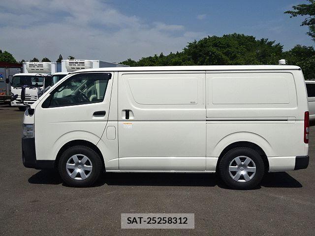 Toyota HIACE VAN 2017-08 7219334-3