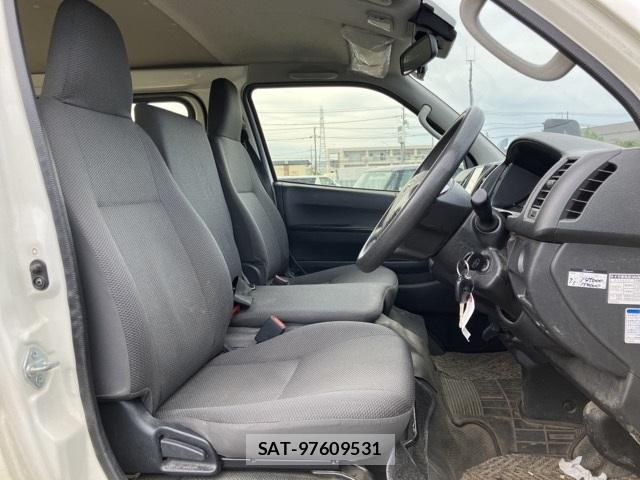 Toyota HIACE VAN 2020-05 7369174-3