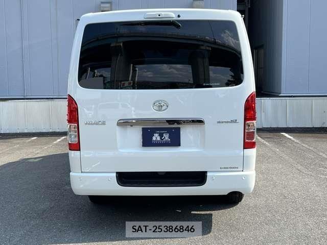 Toyota HIACE VAN 2024-01 7454662-4