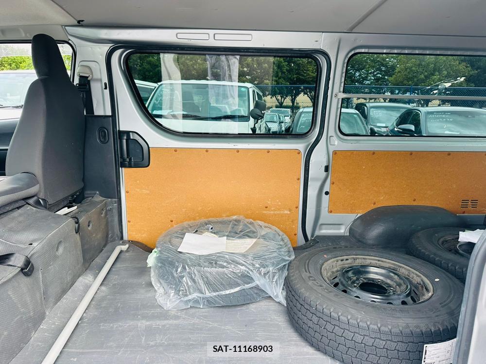 Toyota HIACE VAN 2020 7279938-9
