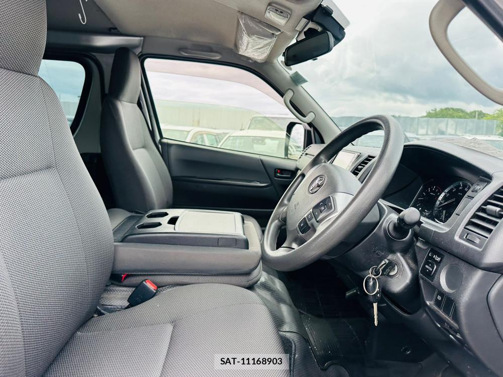 Toyota HIACE VAN 2020 7279938-11
