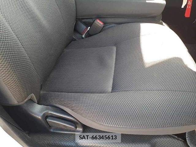 Toyota HIACE VAN 2019-05 7489163-11