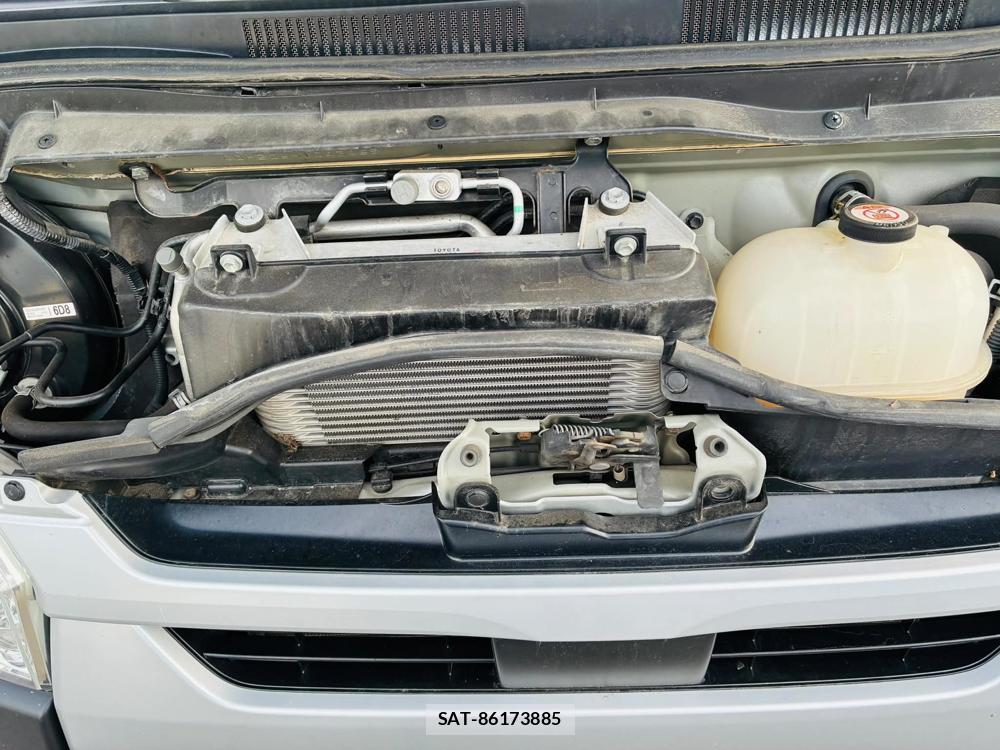 Toyota HIACE VAN 2020 7242602-33