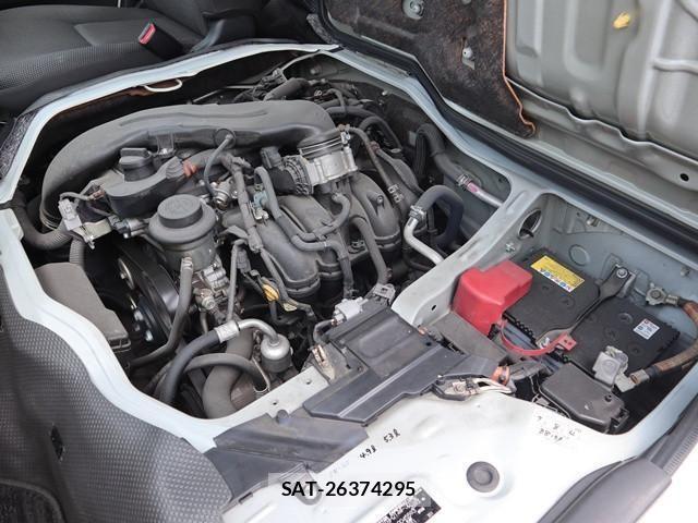 Toyota HIACE VAN 2016-10 7500821-15
