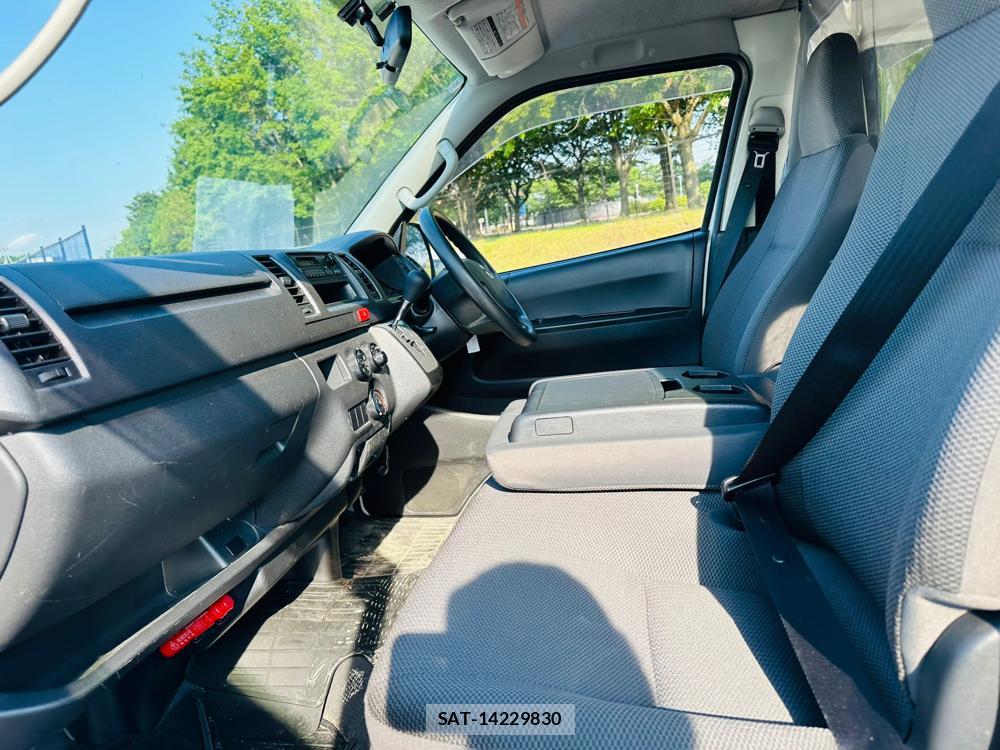 Toyota HIACE VAN 2020 6762415-9