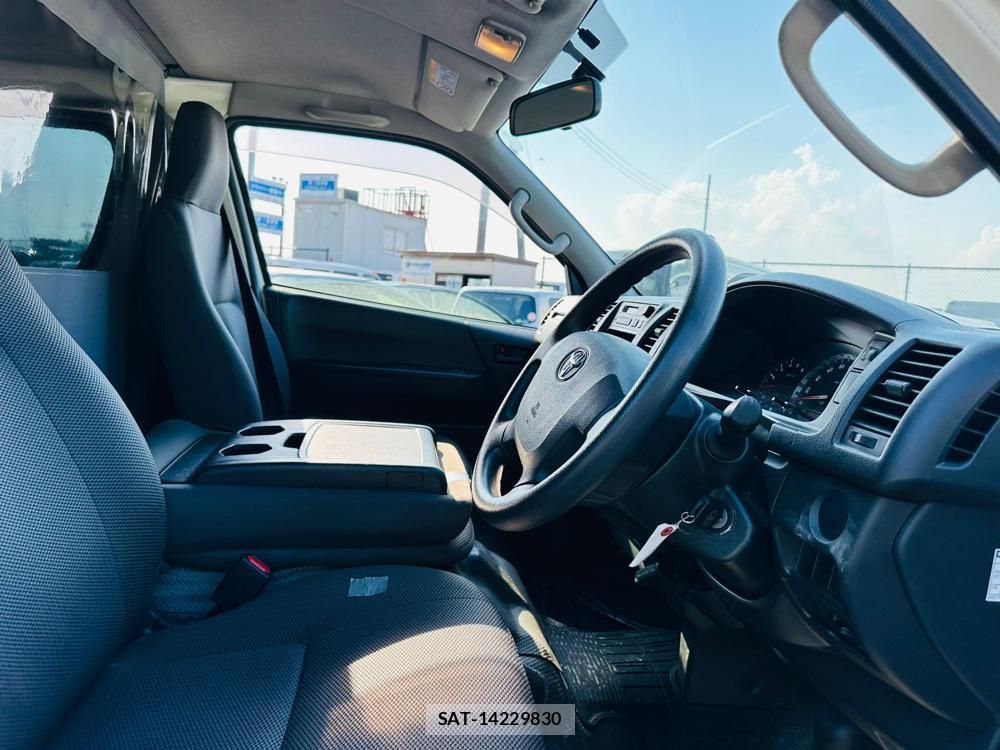 Toyota HIACE VAN 2020 6762415-10