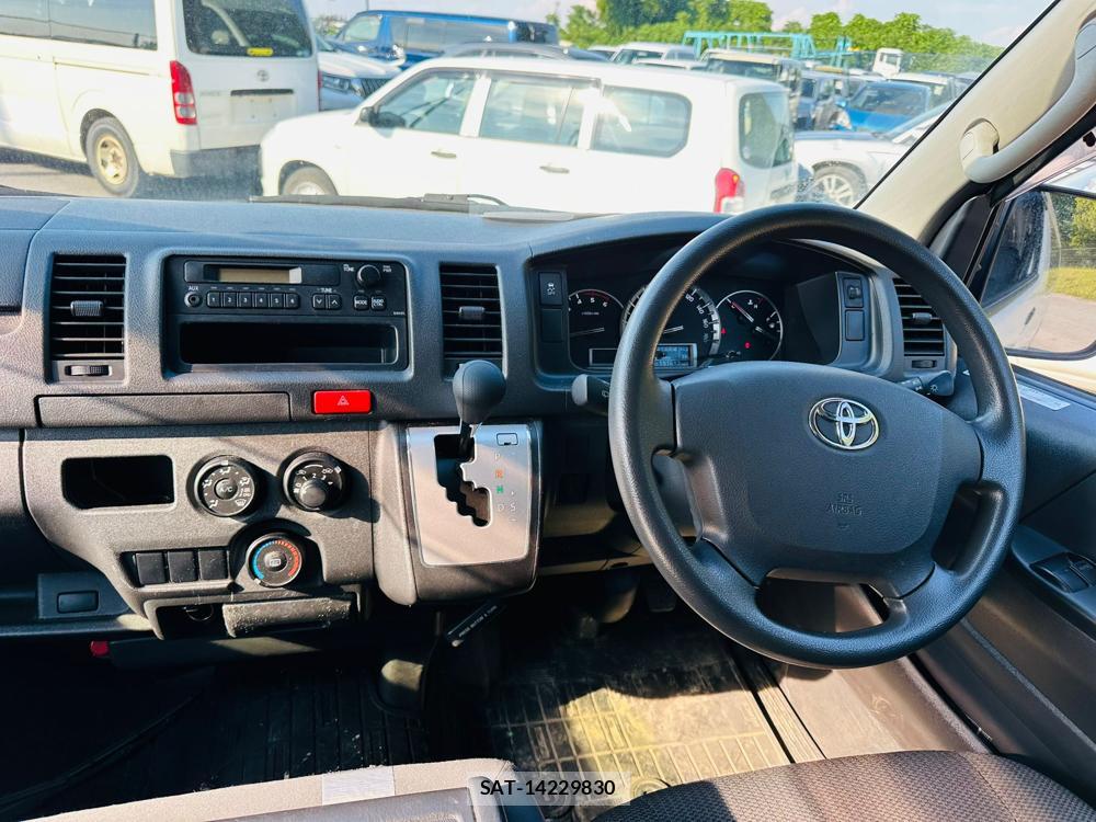 Toyota HIACE VAN 2020 6762415-12