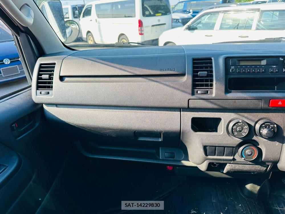 Toyota HIACE VAN 2020 6762415-16