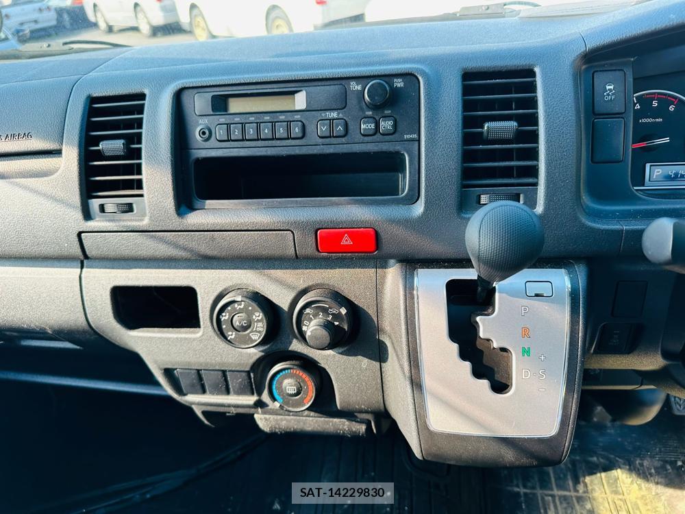 Toyota HIACE VAN 2020 6762415-18