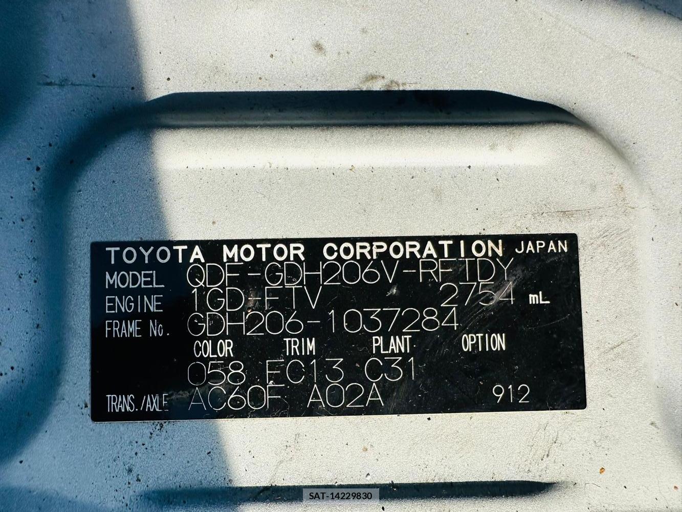 Toyota HIACE VAN 2020 6762415-33