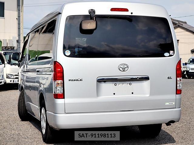 Toyota HIACE VAN 2017-04 7500819-1