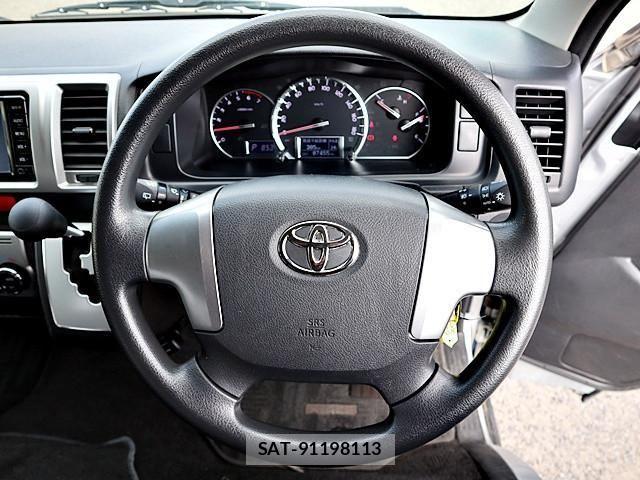 Toyota HIACE VAN 2017-04 7500819-3
