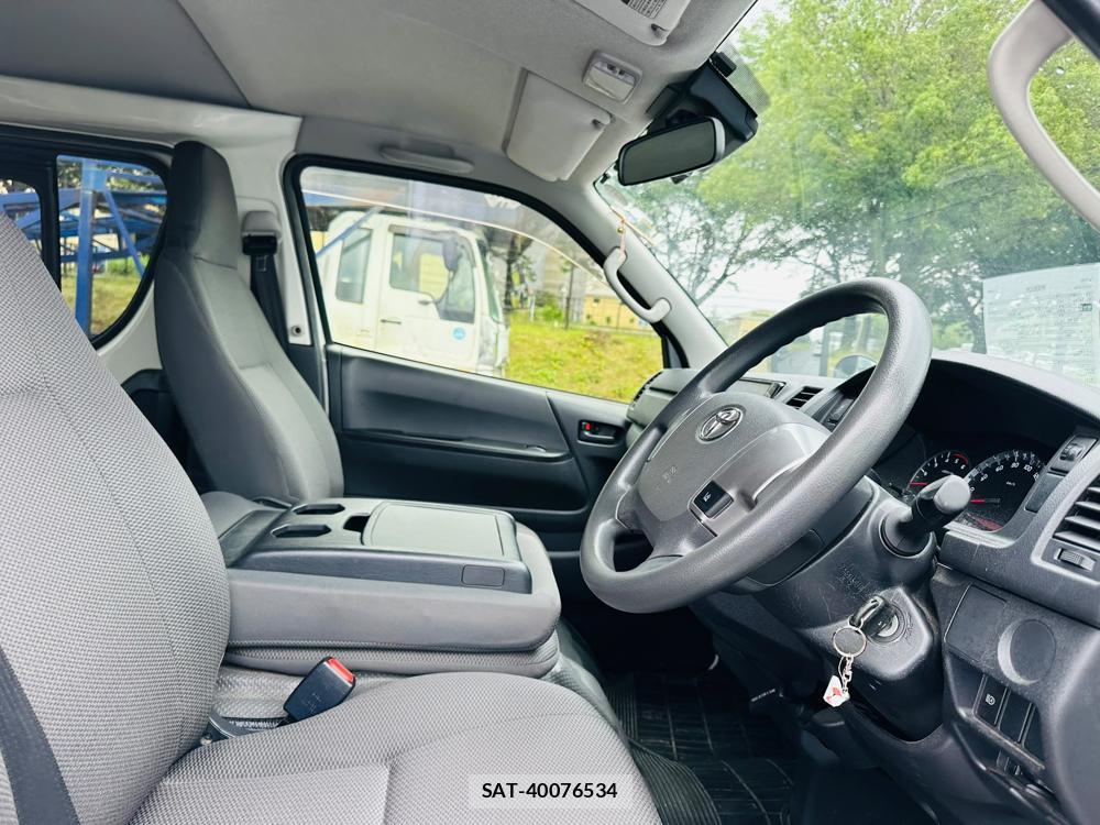 Toyota HIACE VAN 2020-01 7471399-11