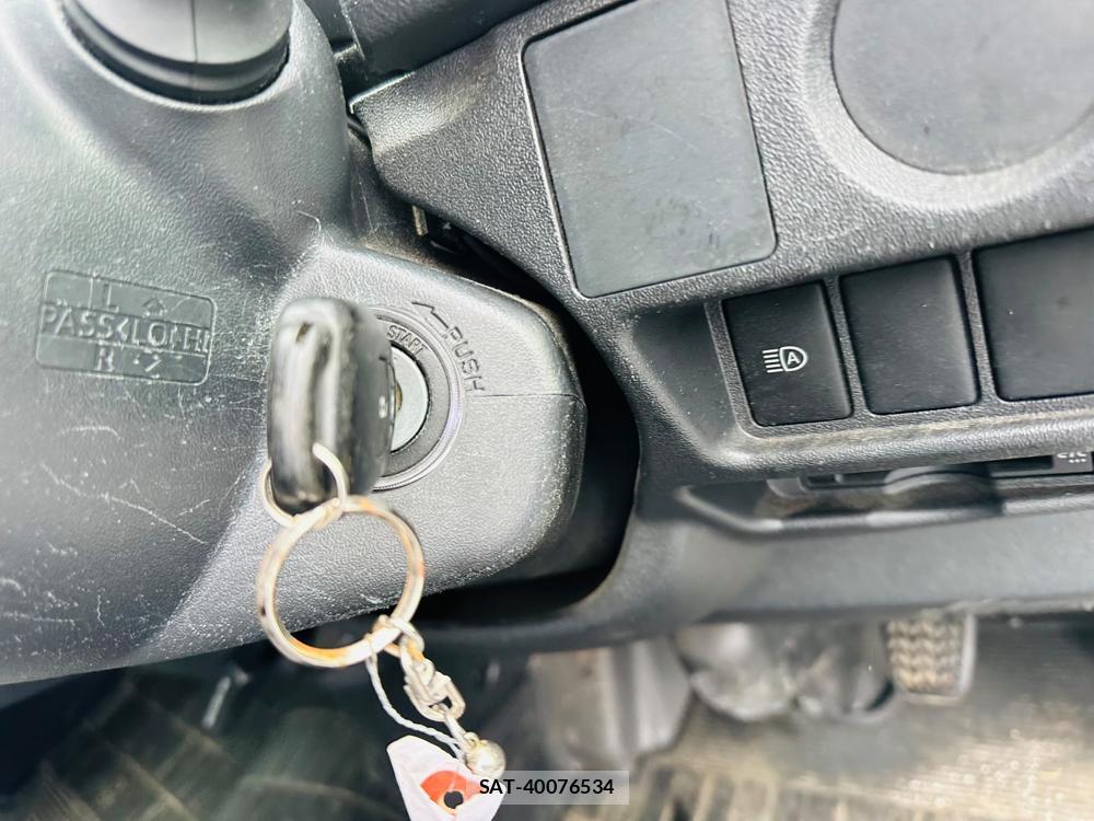 Toyota HIACE VAN 2020-01 7471399-16