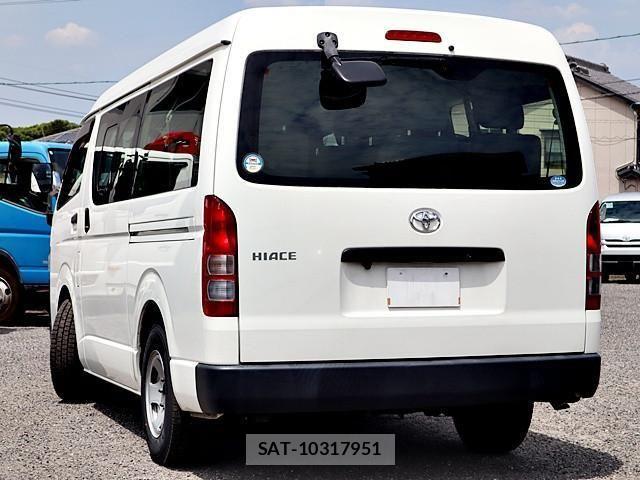 Toyota HIACE VAN 2020-04 7500817-1