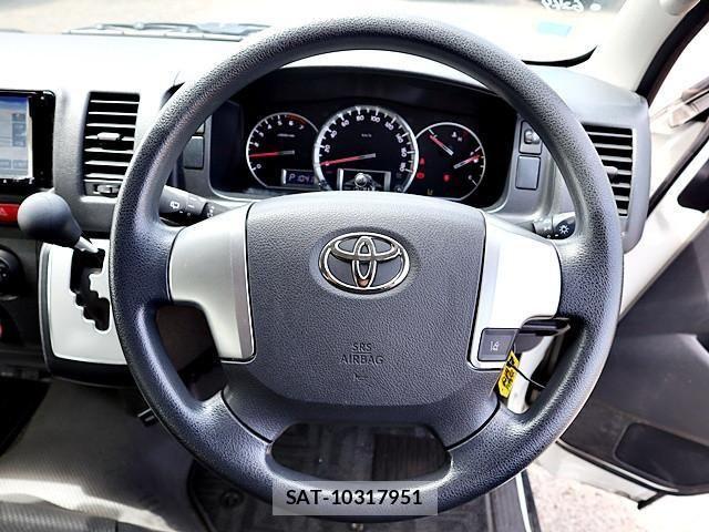 Toyota HIACE VAN 2020-04 7500817-3