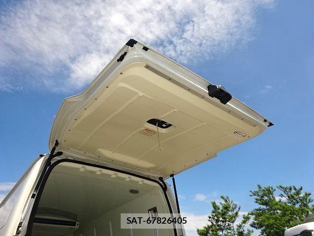 Toyota HIACE VAN 2022-05 7500818-9