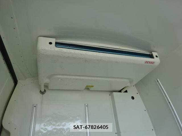 Toyota HIACE VAN 2022-05 7500818-16