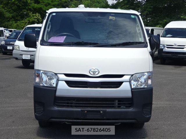 Toyota HIACE VAN 2022-05 7500818-1