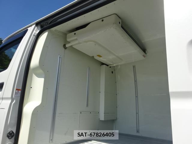 Toyota HIACE VAN 2022-05 7500818-19