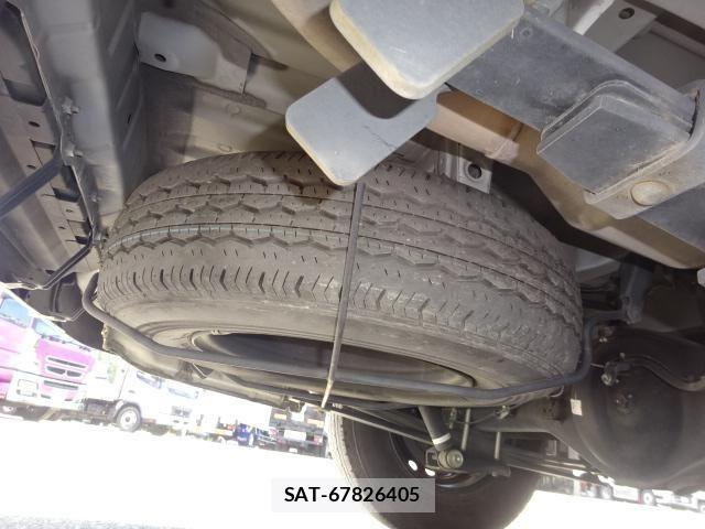Toyota HIACE VAN 2022-05 7500818-23