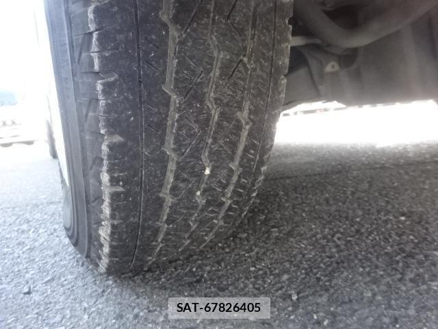 Toyota HIACE VAN 2022-05 7500818-27