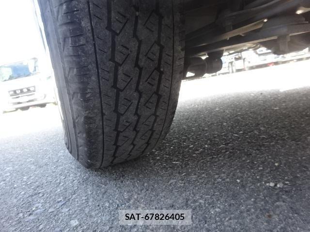 Toyota HIACE VAN 2022-05 7500818-29