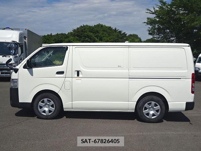 Toyota HIACE VAN 2022-05 7500818-3