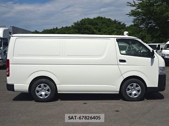 Toyota HIACE VAN 2022-05 7500818-4