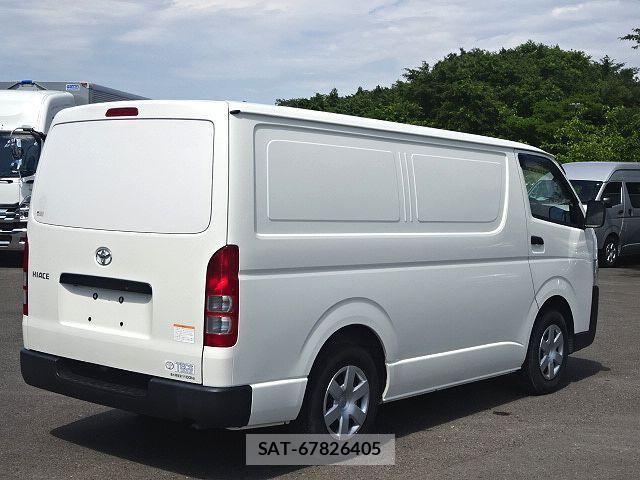 Toyota HIACE VAN 2022-05 7500818-7