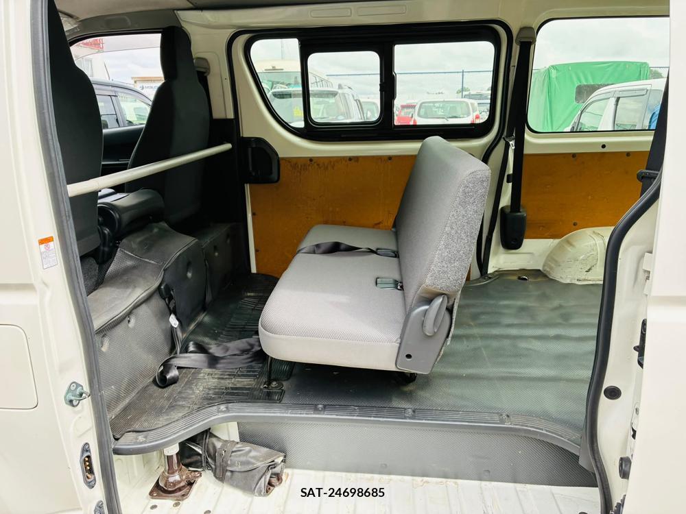 Toyota HIACE VAN 2019 7335630-9
