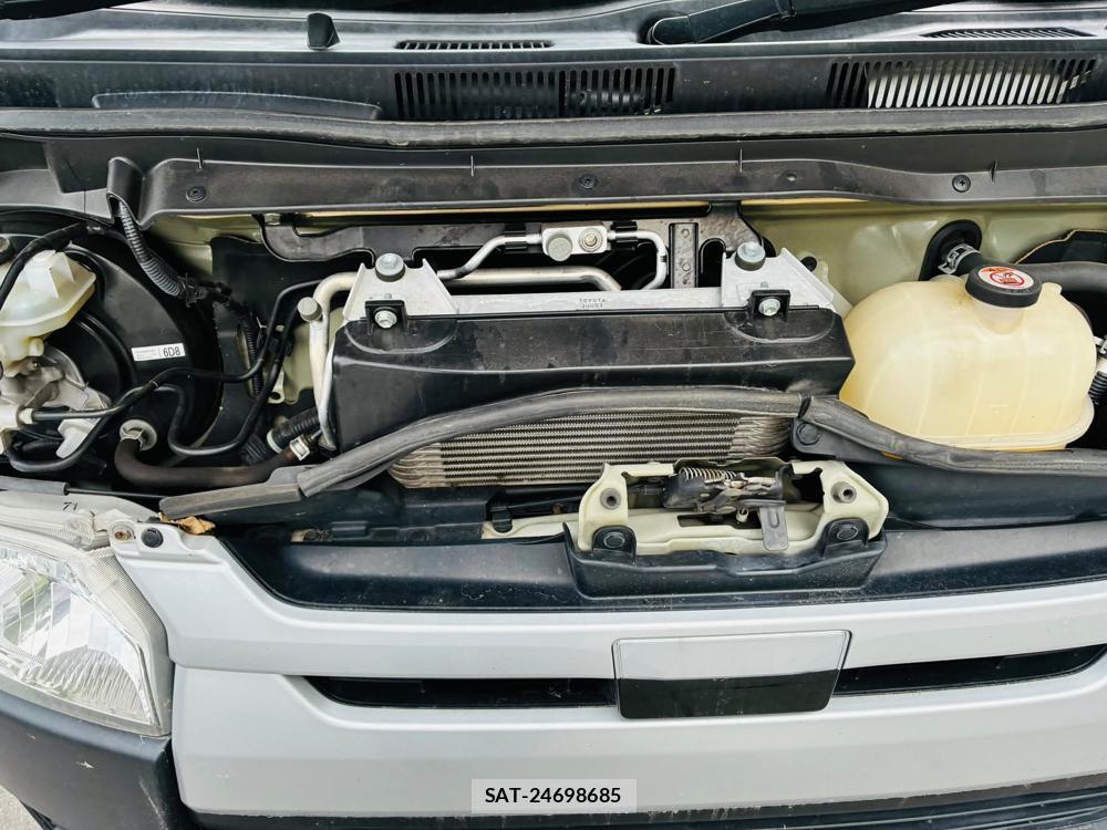 Toyota HIACE VAN 2019 7335630-32