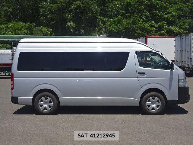 Toyota HIACE VAN 2021-06 7616906-4