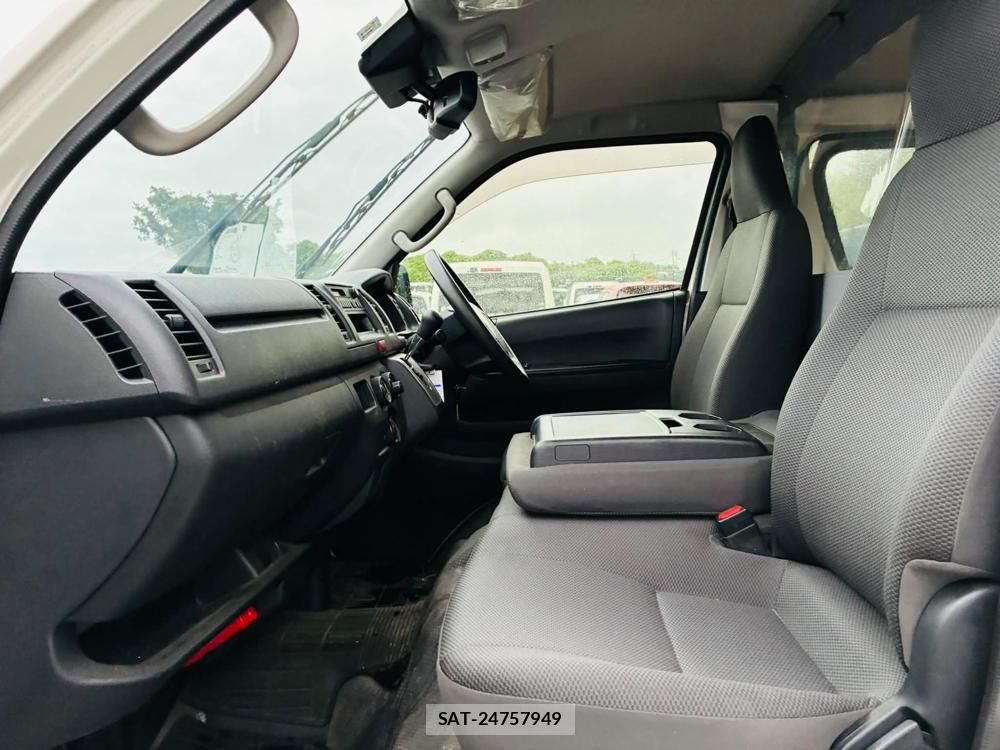 Toyota HIACE VAN 2020-11 7613288-10