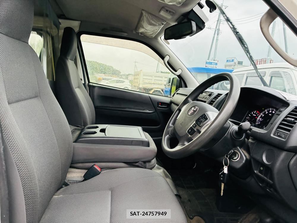 Toyota HIACE VAN 2020-11 7613288-11