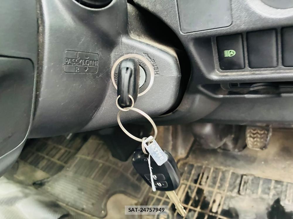 Toyota HIACE VAN 2020-11 7613288-16