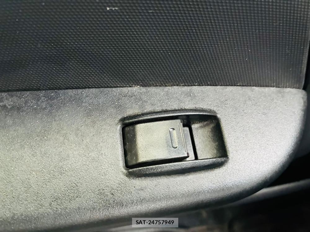 Toyota HIACE VAN 2020-11 7613288-23