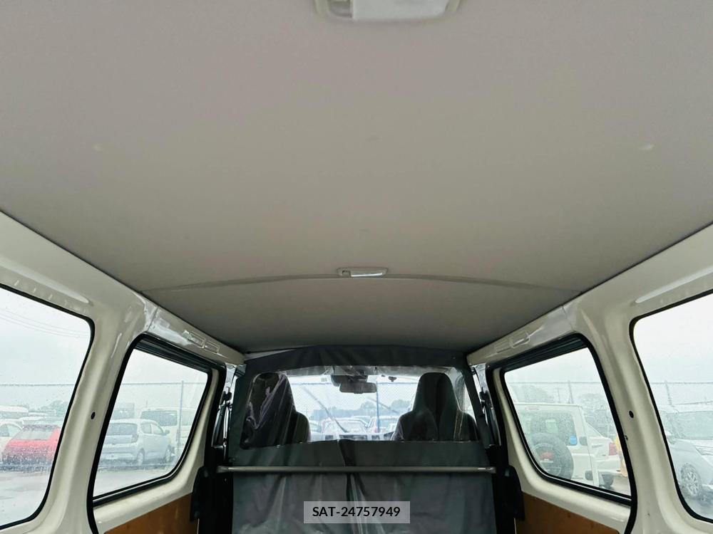 Toyota HIACE VAN 2020-11 7613288-24