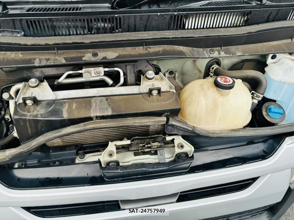 Toyota HIACE VAN 2020-11 7613288-33