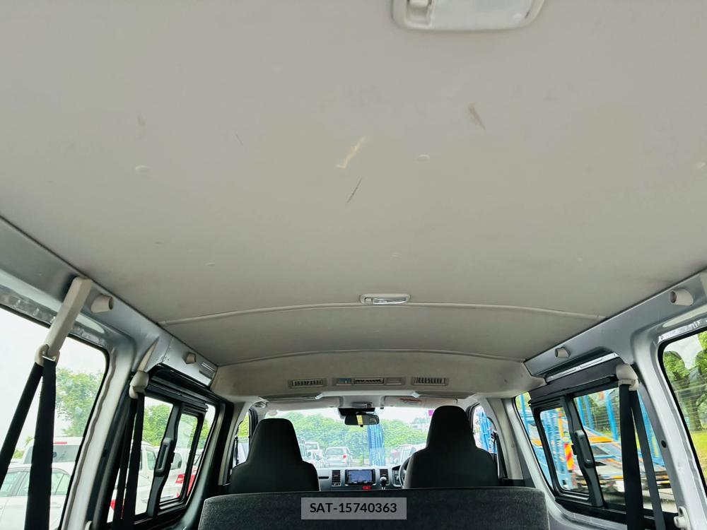 Toyota HIACE VAN 2019-07 7471407-23