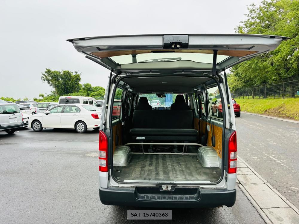 Toyota HIACE VAN 2019-07 7471407-25
