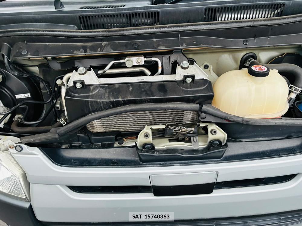 Toyota HIACE VAN 2019-07 7471407-32