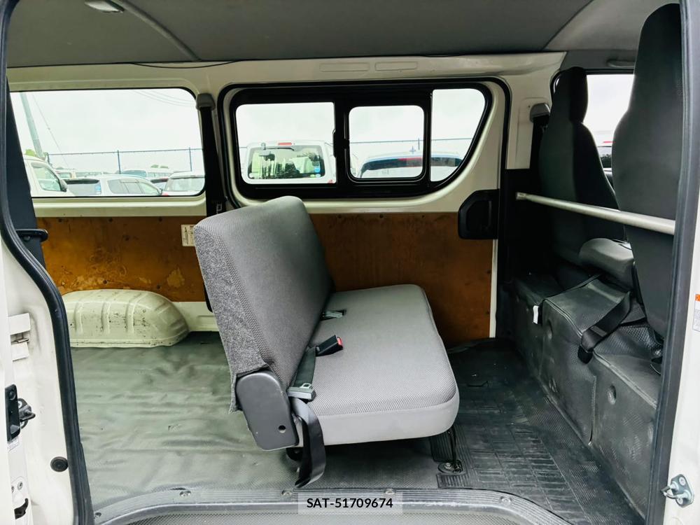 Toyota HIACE VAN 2019-03 7489905-8