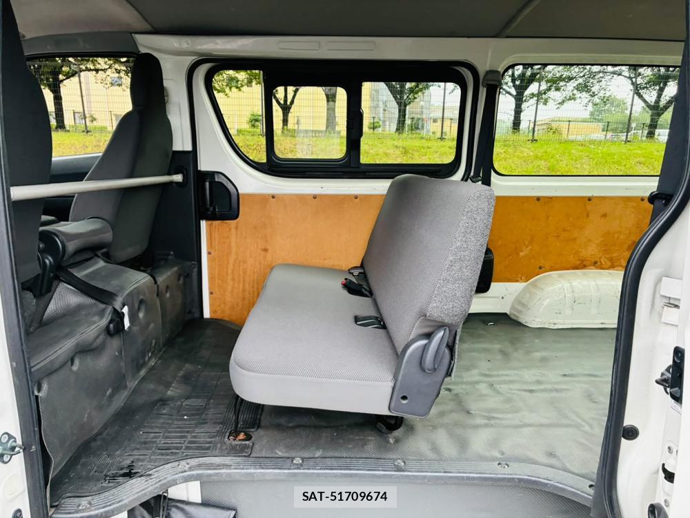 Toyota HIACE VAN 2019-03 7489905-9