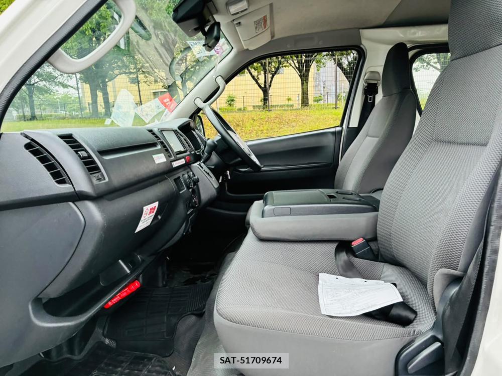 Toyota HIACE VAN 2019-03 7489905-10