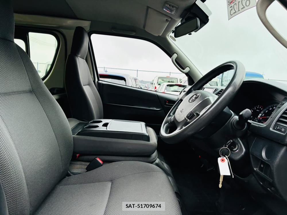 Toyota HIACE VAN 2019-03 7489905-11