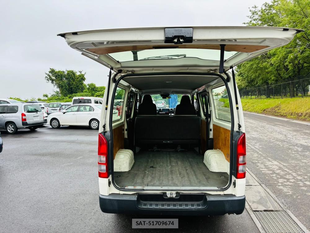 Toyota HIACE VAN 2019-03 7489905-26