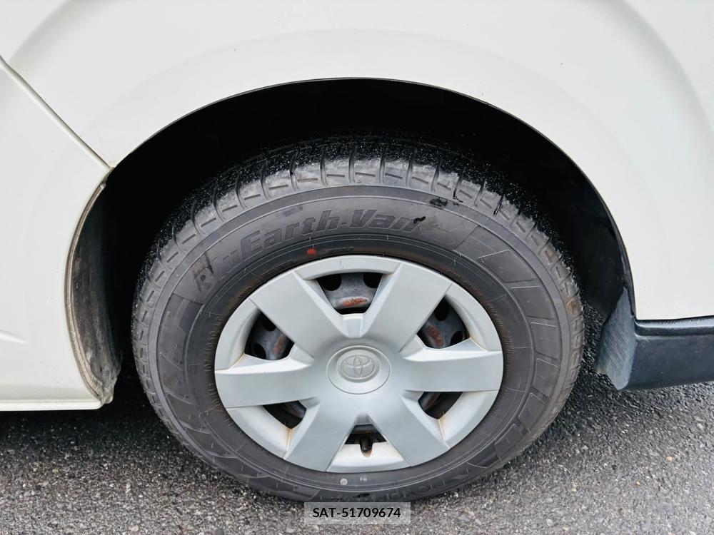 Toyota HIACE VAN 2019-03 7489905-28